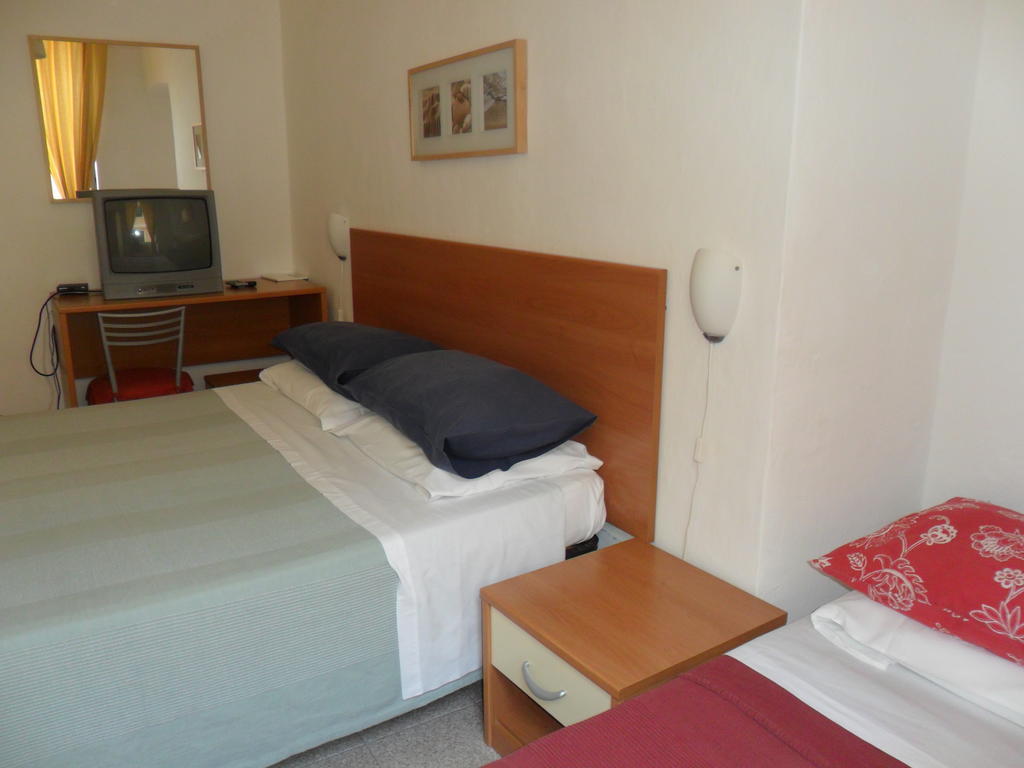 Albergo Romeo Noli Szoba fotó