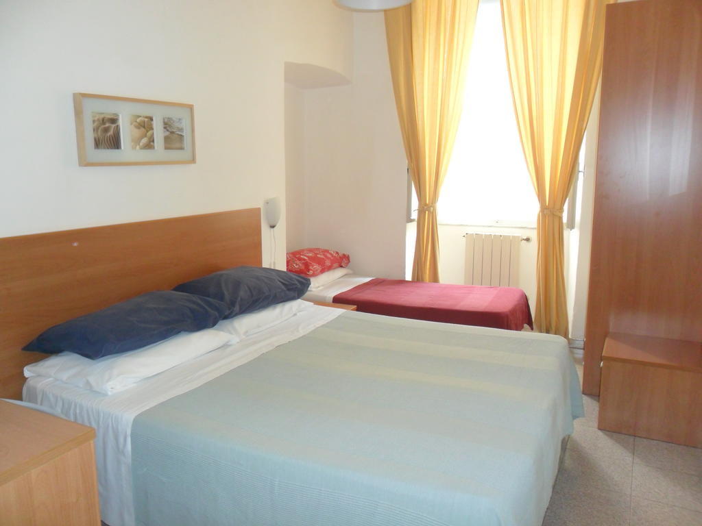 Albergo Romeo Noli Szoba fotó